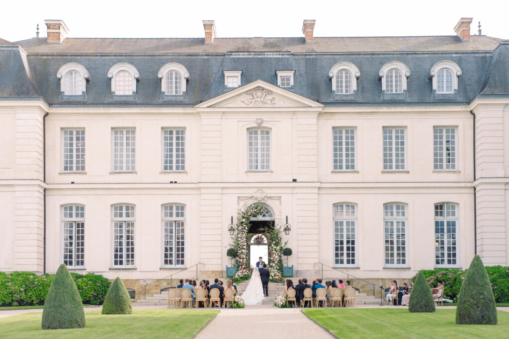 typical budgets, venues and planning tips for luxury weddings in France