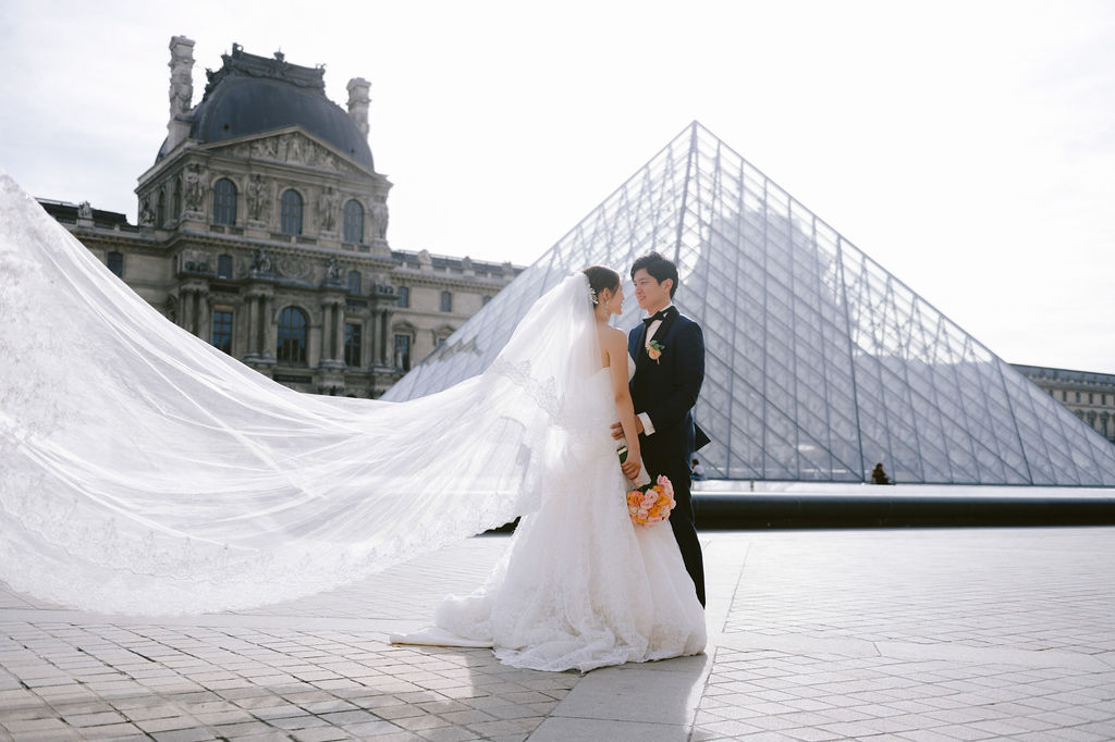 couple photo shoot in paris